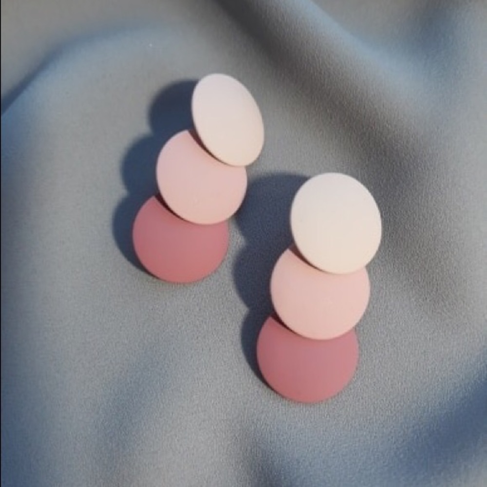 3 Colors Circle Stud Earrings - Picture 5 of 5